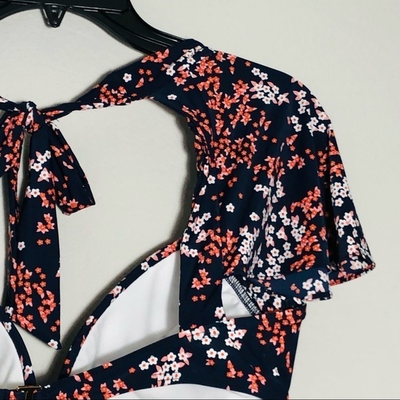 NWT Michael Kors Cap Sleeve Underwire Bikini Top in Scattered Blooms Print sz L - Picture 12 of 16